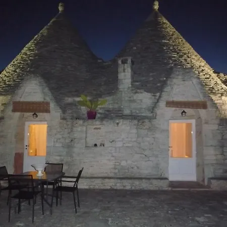 Trullo Votano Rosso Ferienhaus *